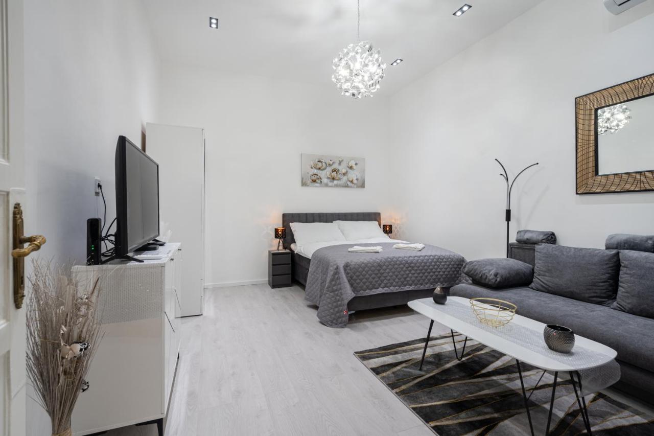 Stellar Dwell Apartment Budapest
